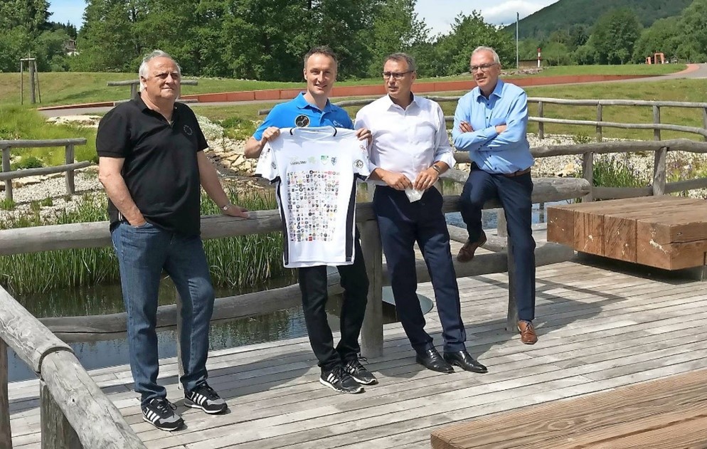 Bei der ISS-Raumfahrt des saarländischen Astronauten Matthias Maurer sind wir mit dabei, wenn auch nur mit unserem Vereinslogo. Dies ist auf seinem Saarland-Shirt verewigt.